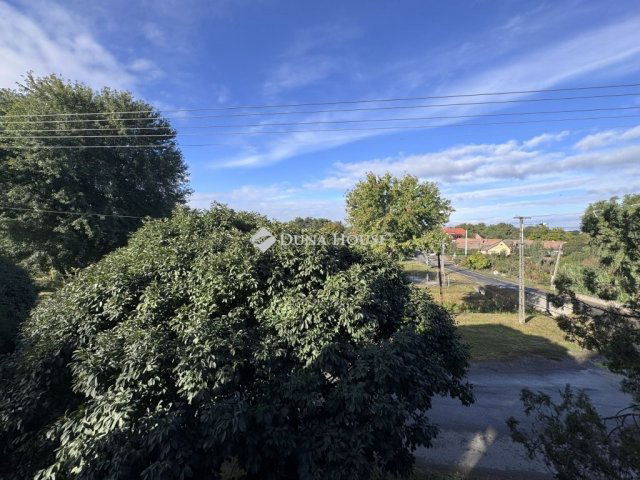 Eladó családi ház, Pécsett 84.99 M Ft, 4 szobás