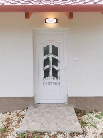 Eladó családi ház, Tatán 19.99 M Ft, 1 szobás