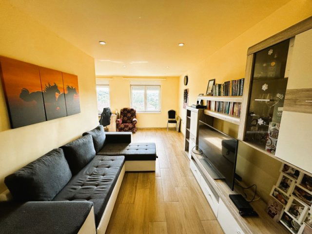 Eladó téglalakás, Komlón 44 M Ft, 3 szobás