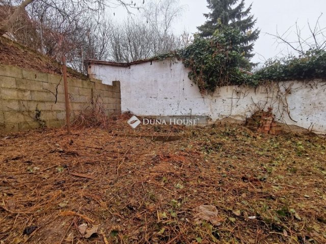 Eladó családi ház, Lábatlanon 23 M Ft, 3 szobás