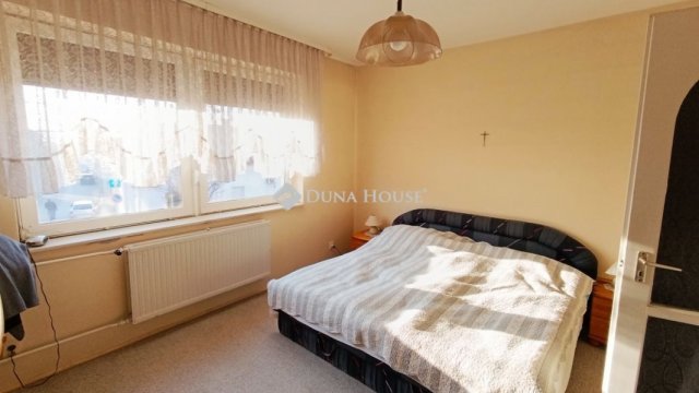 Eladó téglalakás, Mohácson 68.9 M Ft, 4 szobás