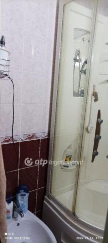 Eladó panellakás, Ajkán 57.6 M Ft, 3+1 szobás