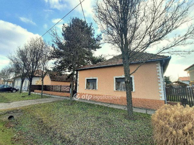 Eladó családi ház, Tiszakécskén 55.86 M Ft, 4 szobás