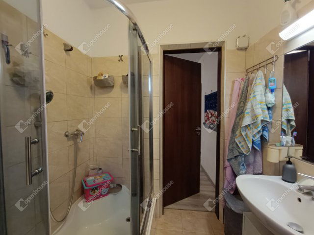 Eladó családi ház, Sopronban 105 M Ft, 8 szobás