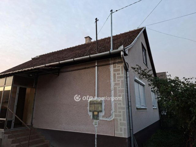 Eladó családi ház, Hajdúböszörményen 69.9 M Ft, 2+1 szobás