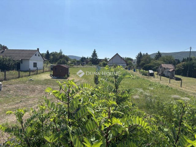 Eladó telek, Esztergomban, Akácos utcában 15.6 M Ft