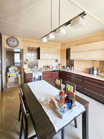 Eladó panellakás, Győrött 69.9 M Ft, 3 szobás