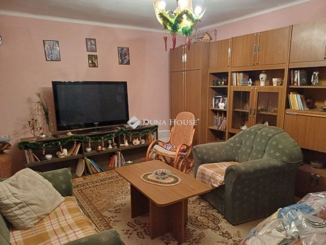 Eladó családi ház, Alsónémediben 67.5 M Ft, 5 szobás