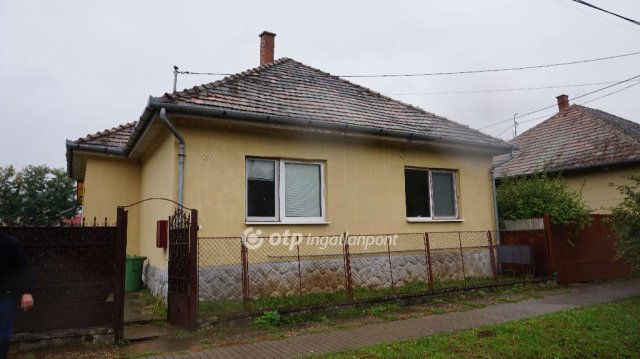 Eladó családi ház, Vácszentlászlón 46 M Ft, 41+1 szobás