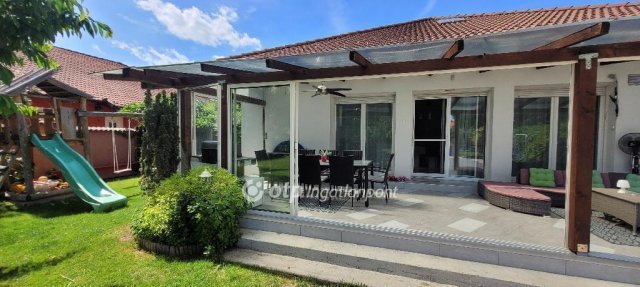 Eladó családi ház, Dunaharasztin 189.99 M Ft, 7 szobás