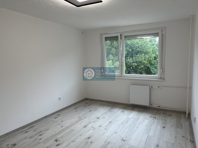 Eladó panellakás, Ózdon 17.5 M Ft, 2 szobás