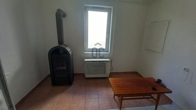 Eladó családi ház, Pápán 48 M Ft, 3 szobás
