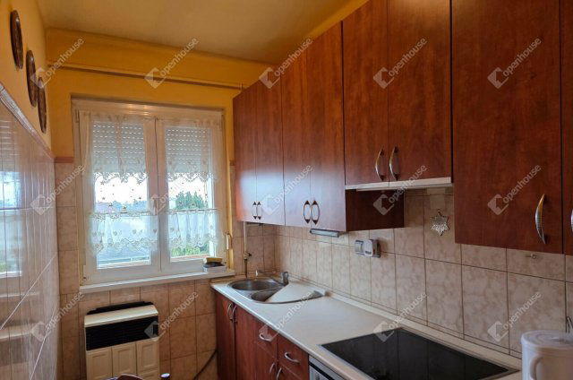 Eladó téglalakás, Székesfehérvárott 79.9 M Ft, 4 szobás