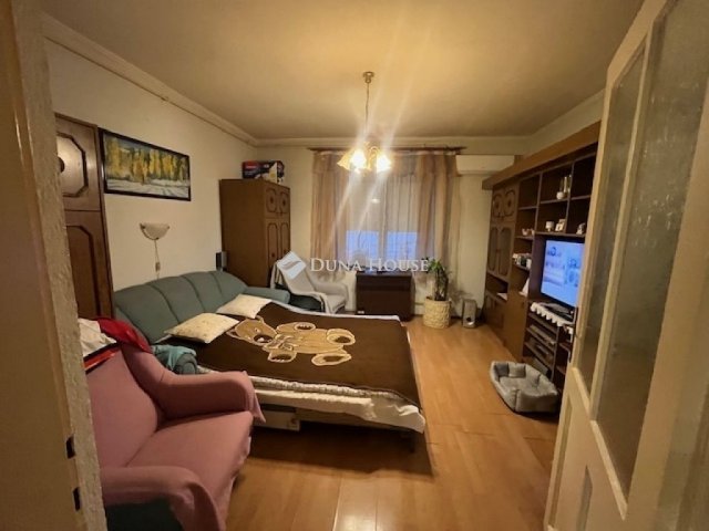 Eladó téglalakás, Pécsett 29 M Ft, 1 szobás