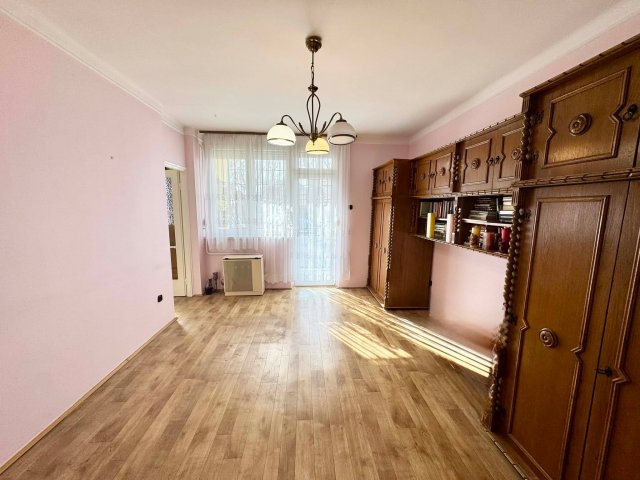 Eladó téglalakás, Budapesten, XX. kerületben, Orsolya utcában