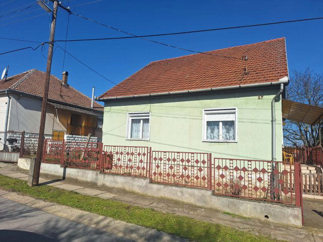 Eladó családi ház, Emődön 35 M Ft, 2 szobás