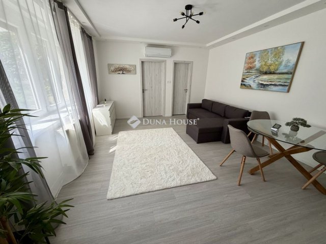 Eladó téglalakás, Pécsett, János utcában 49.99 M Ft, 2 szobás
