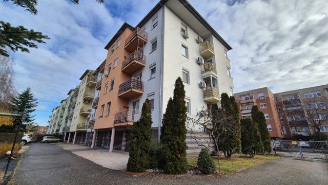 Eladó téglalakás, Kecskeméten 69.9 M Ft, 5 szobás