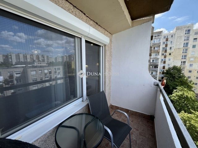 Eladó panellakás, Veszprémben 54.9 M Ft, 1+2 szobás