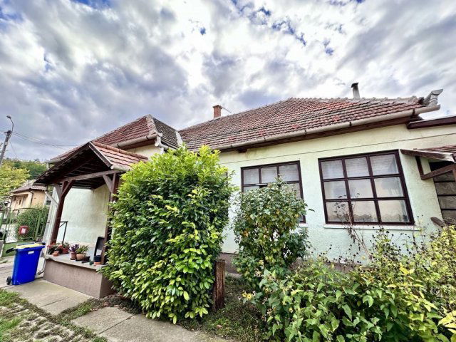 Eladó családi ház, Mendén 52 M Ft, 4 szobás