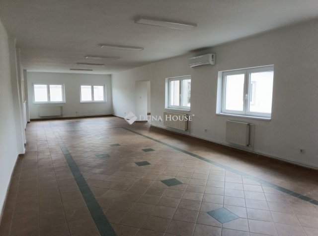 Kiadó iroda, Debrecenben 870 E Ft / hó, 1 szobás