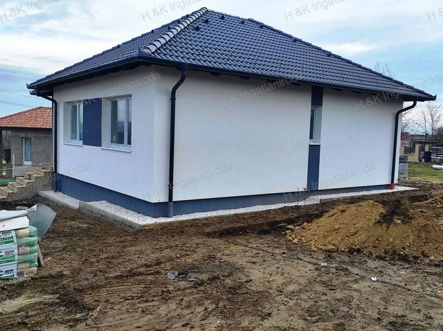 Eladó családi ház, Vácon 99.5 M Ft, 4 szobás