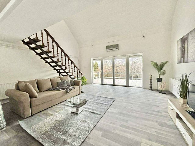 Eladó családi ház, Pécsett 89.9 M Ft, 5 szobás