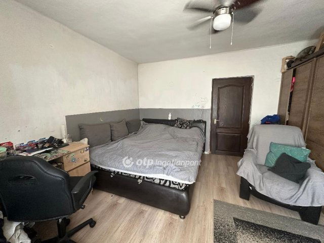 Eladó családi ház, Pusztaszabolcson 31.99 M Ft, 1+2 szobás