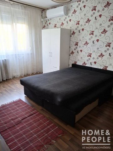 Eladó téglalakás, Szegeden 38.999 M Ft, 1+1 szobás