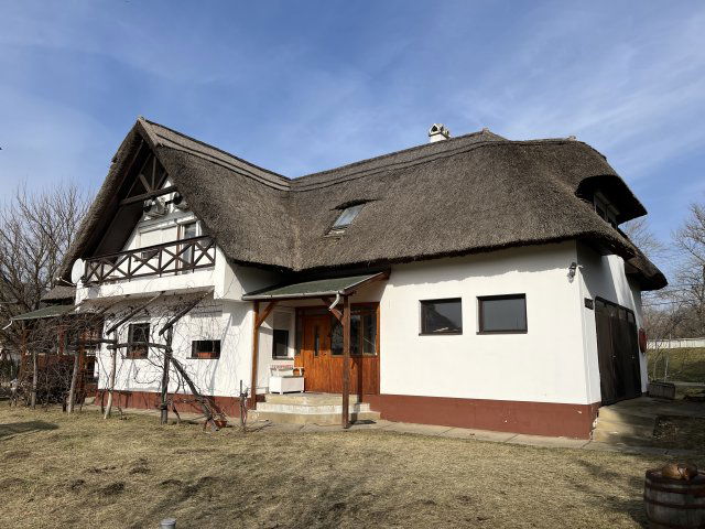 Eladó családi ház, Tokajban 99 M Ft, 8 szobás
