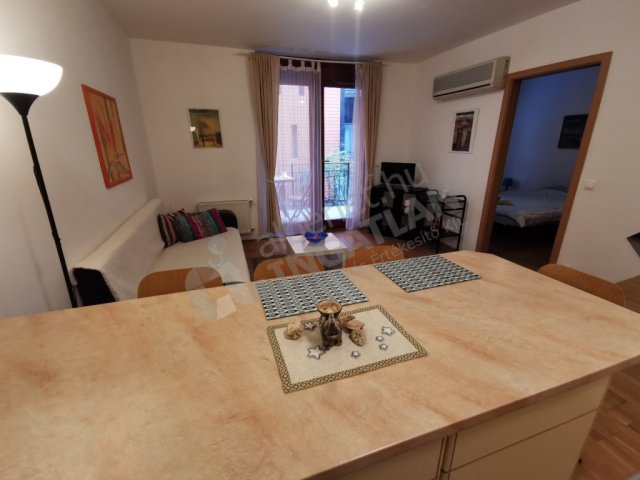 Kiadó téglalakás, albérlet, Budapesten, VI. kerületben