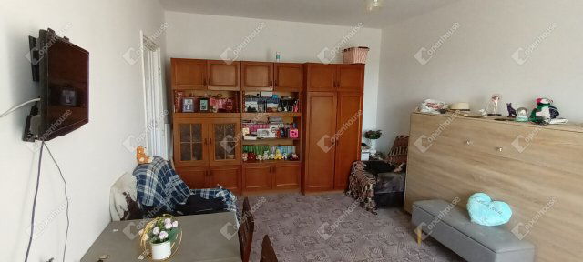 Eladó panellakás, Szegeden 42.9 M Ft, 1 szobás