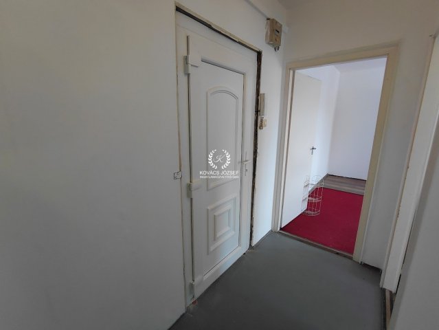 Eladó panellakás, Ózdon, Vasvár úton 12.5 M Ft, 1+2 szobás