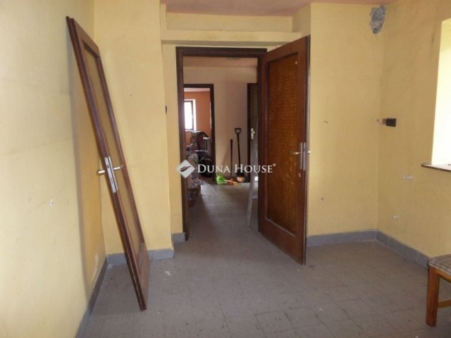 Eladó családi ház, Mánfán 30 M Ft, 3 szobás