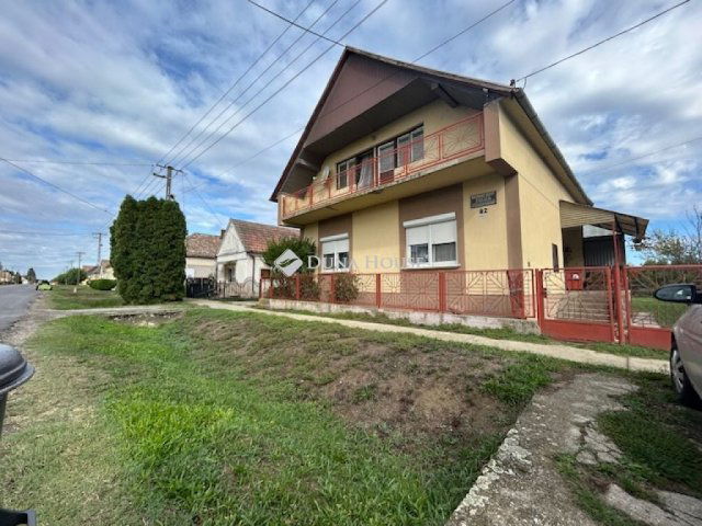 Eladó családi ház, Lakócsán 29.99 M Ft, 4 szobás