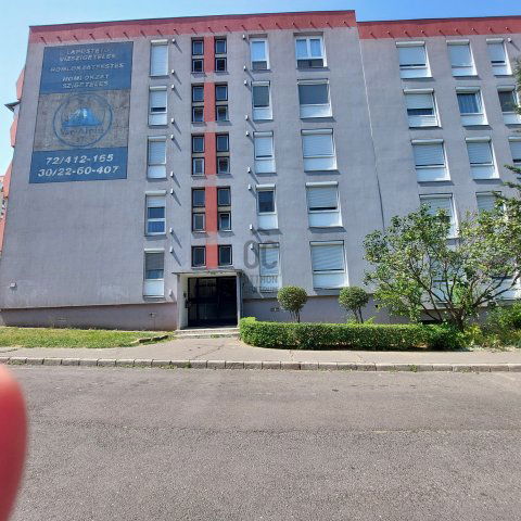 Eladó panellakás, Pécsett 32.99 M Ft, 2 szobás