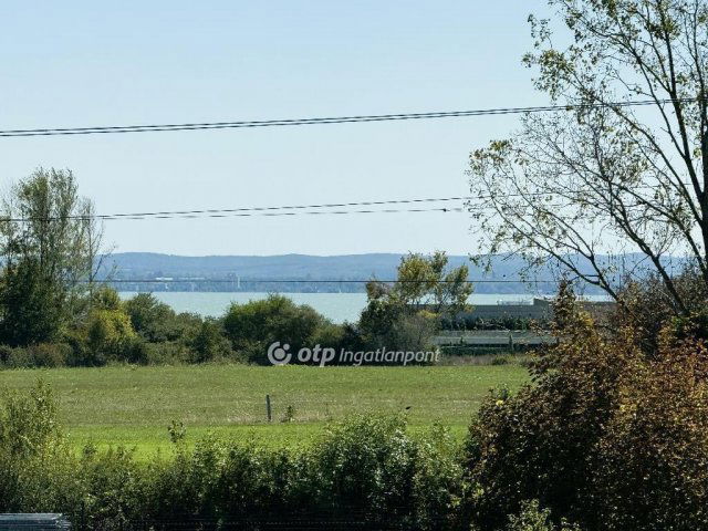 Eladó nyaraló, Alsóörsön 105.9 M Ft, 4 szobás