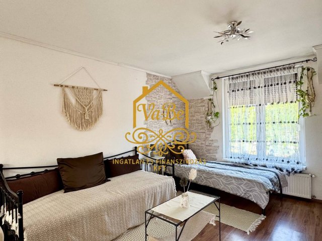Eladó családi ház, Egerben 159 M Ft, 6 szobás