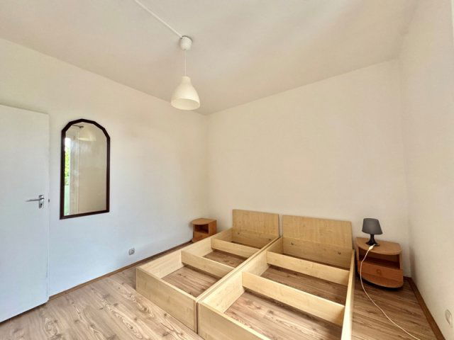 Kiadó panellakás, albérlet, Pécsett 130 E Ft / hó, 2 szobás