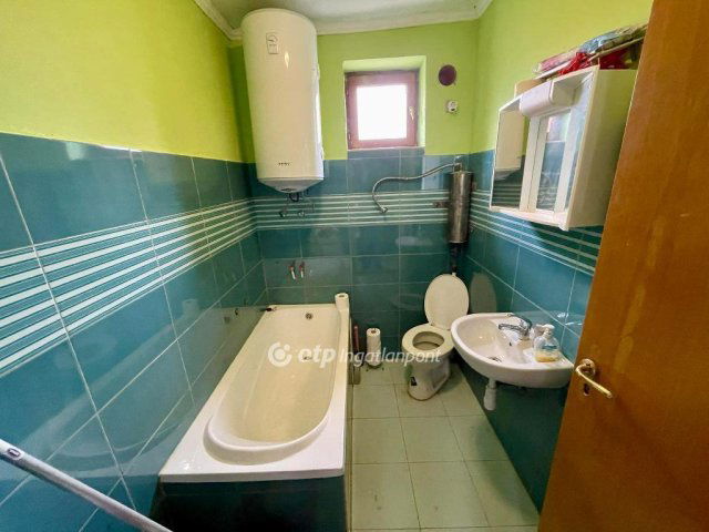 Eladó családi ház, Adásztevelen 28.9 M Ft, 2 szobás