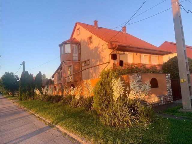Eladó családi ház, Miskolcon 139.99 M Ft, 6+3 szobás