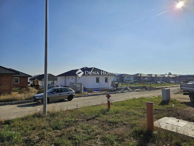 Eladó téglalakás, Mendén 79.9 M Ft, 4 szobás