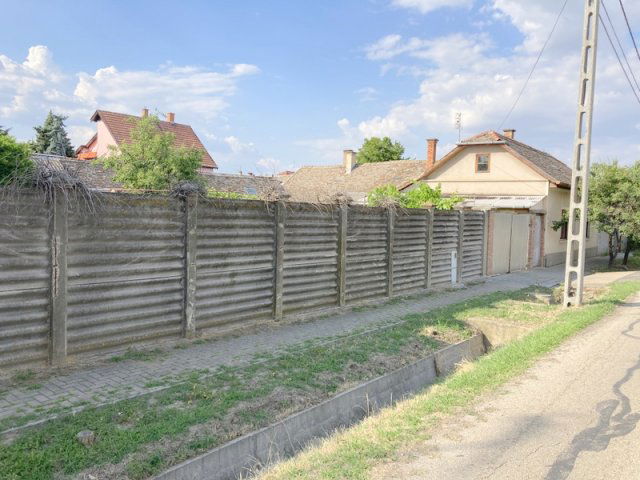 Eladó családi ház, Makón 31.8 M Ft, 3 szobás