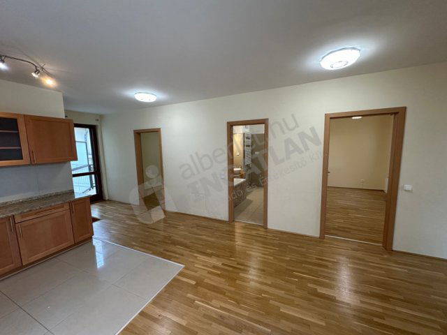 Kiadó téglalakás, albérlet, VI. kerületben, Benczúr utcában