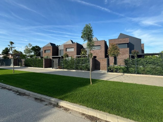 Eladó téglalakás, Szegeden 159.9 M Ft, 4 szobás