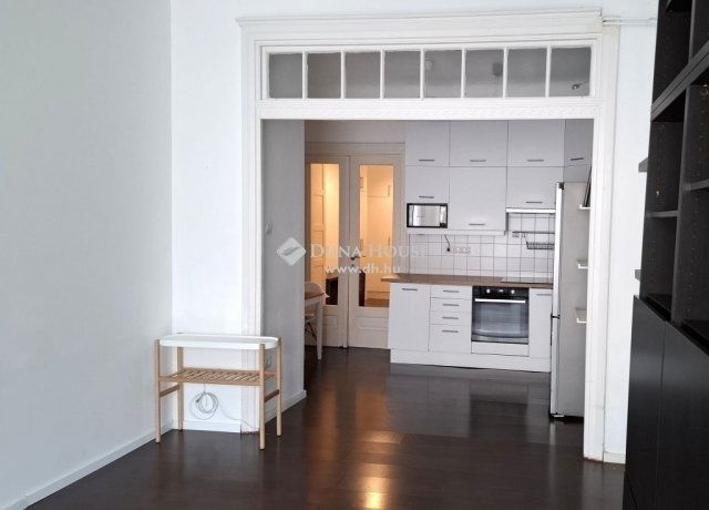 Eladó téglalakás, Budapesten, I. kerületben 109.9 M Ft, 2 szobás