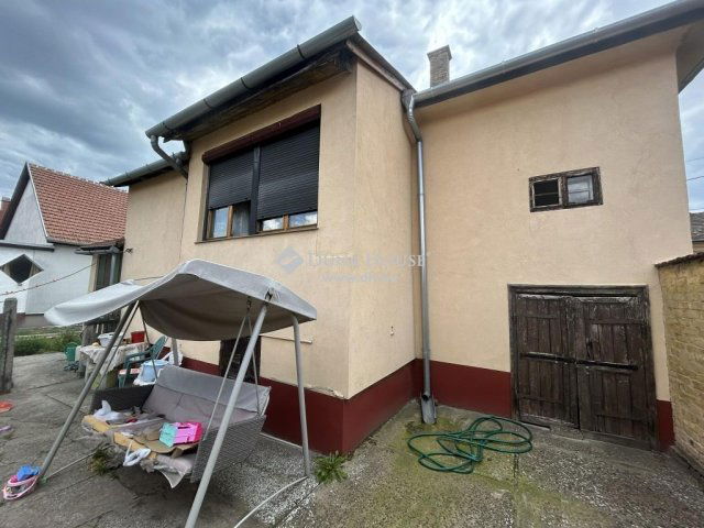 Eladó családi ház, Cegléden 59.9 M Ft, 3 szobás