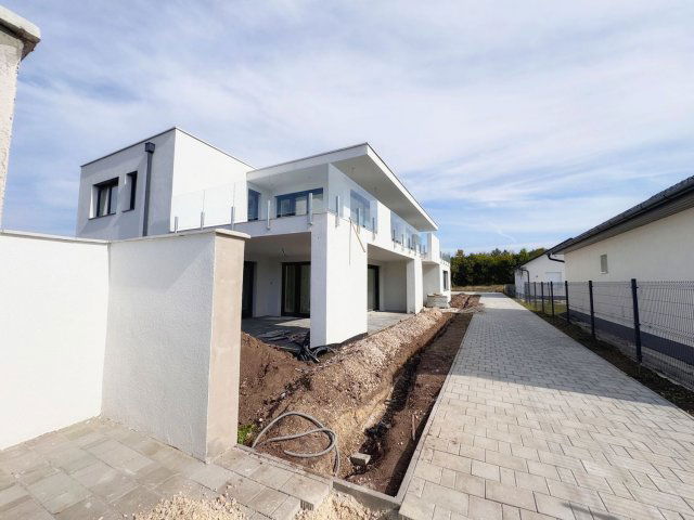 Eladó téglalakás, Siófokon 76.59 M Ft, 3 szobás