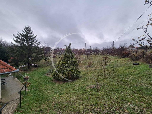 Eladó családi ház, Pécsett, Szüret utcában 26.5 M Ft, 1 szobás