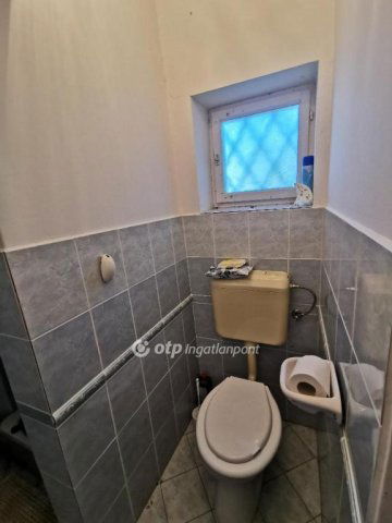 Eladó nyaraló, Cegléden 30 M Ft, 1 szobás / költözzbe.hu